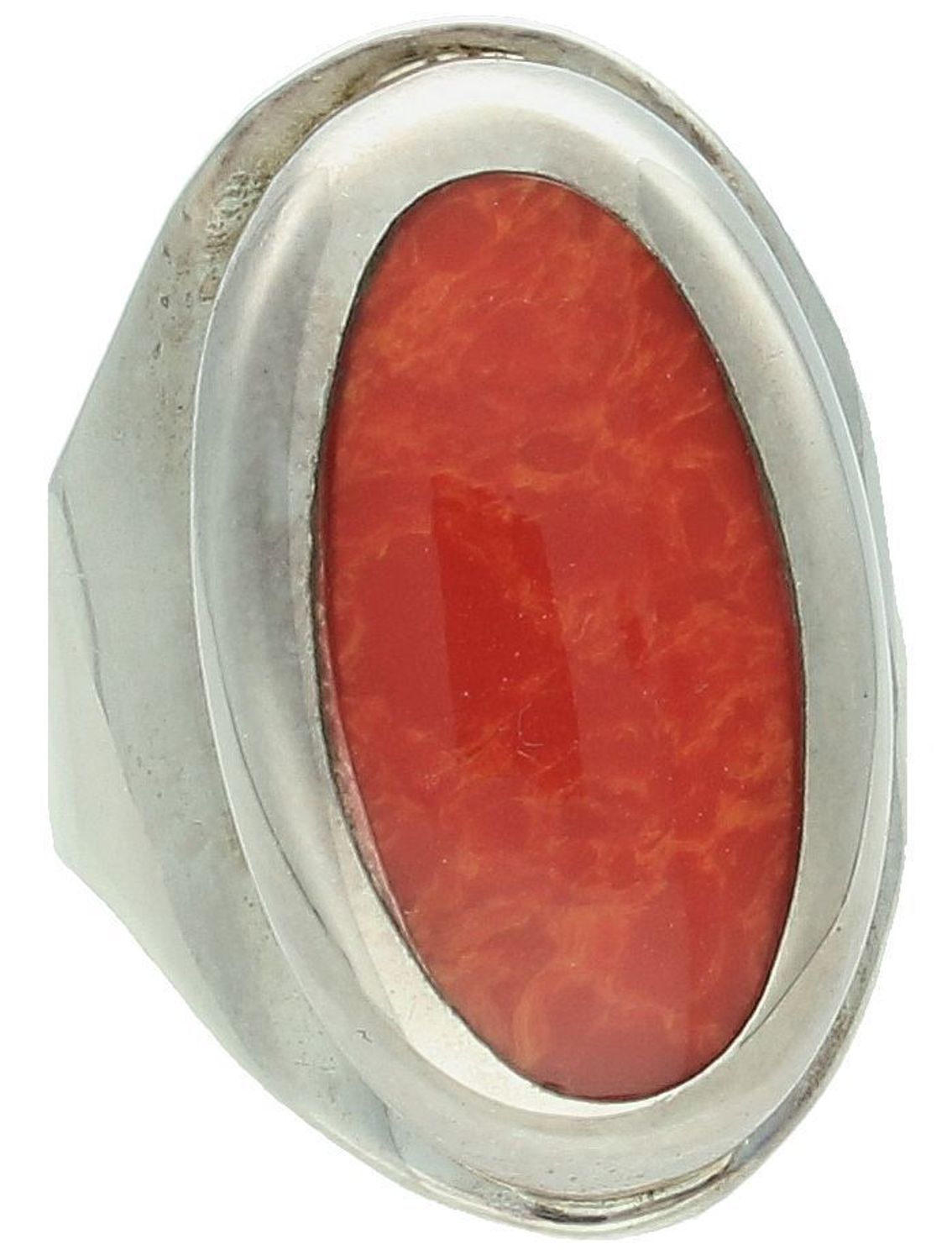 Pierścionek srebrny owalny koral P 1414 Srebrny pierścionek wykonany z najwyższej jakości srebra o prostej owalnej formie. Idealny pomysł na prezent dla każdej kobiety.  2.jpg